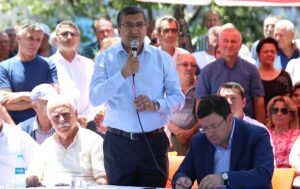 - "Seçilmiş bir belediye başkanı, bir yargı kararı olmadan görevden