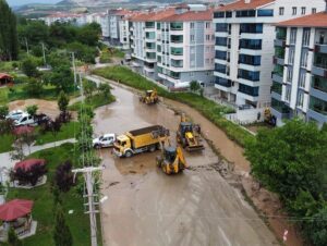 ÇORUM (AA) – Çorum'da şiddetli yağış su baskınlarına neden oldu.
