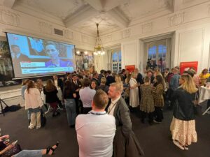 - AB, Danimarka'daki referandumdan çıkan kararı memnuniyetle karşıladı