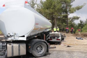 - Hastaneye kaldırılan 2 kişinin hayati tehlikelerinin bulunduğu öğrenildi