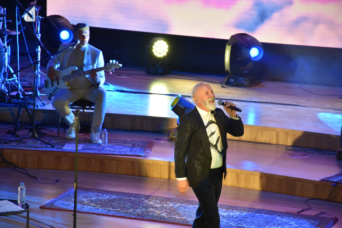 Dino Merlin Ankara'da konser verdi