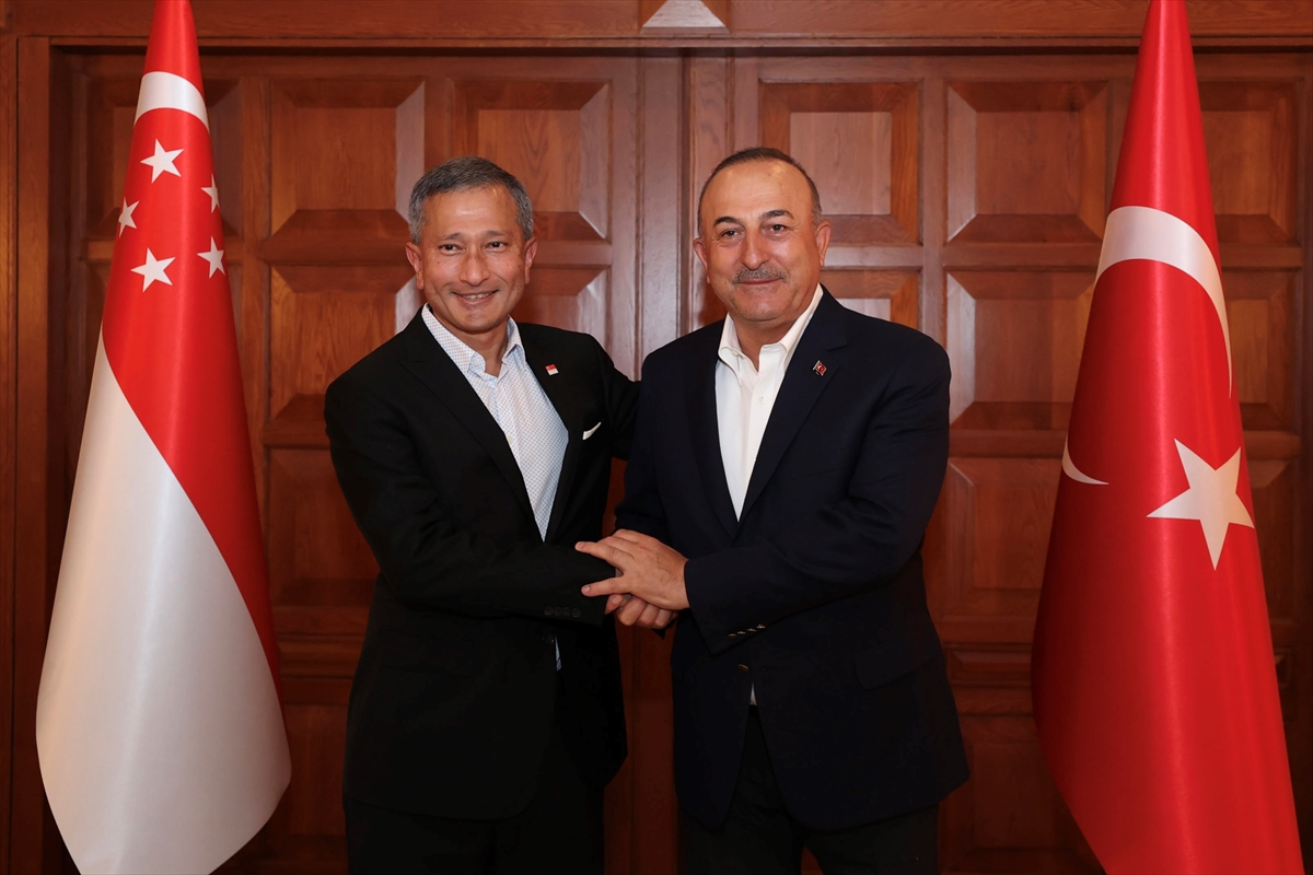 Dışişleri Bakanı Çavuşoğlu, Singapurlu mevkidaşı Balakrishnan ile bir araya geldi