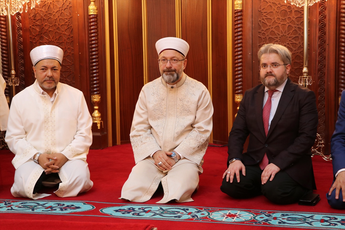 Diyanet İşleri Başkanı Erbaş, Manisa'da hafızlık icazet törenine katıldı: