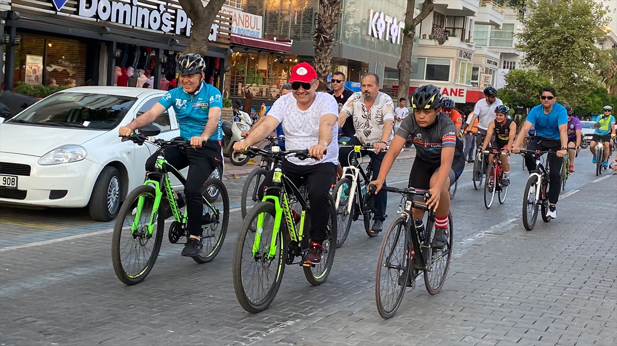 Dünya Bisiklet Günü dolayısıyla Alanya'da bisiklet turu düzenlendi
