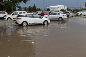 EDİRNE (AA) – Edirne'de sağanak hayatı olumsuz etkiledi. Son günlerde