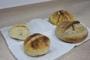 AFYONKARAHİSAR (AA) – Afyonkarahisar'da bitki çaylarıyla raf ömrü uzatılan ekmek