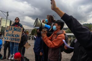 BOGOTA (AA) – Güney Amerika ülkesi Ekvador'da sokaklara çıkan yerli