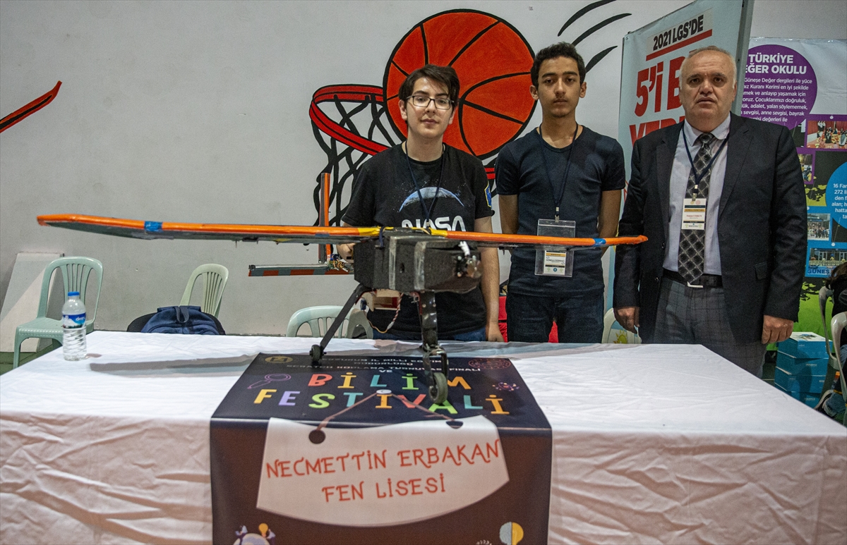 Erzurum'da ortaokul öğrencileri bilim festivalinde projelerini sergiledi