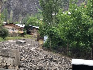 ERZURUM (AA) – Erzurum'un Oltu ilçesinde etkili olan sağanak, bir