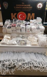 ESKİŞEHİR (AA) – Eskişehir'de düzenlenen kaçakçılık operasyonunda 3 bin 758