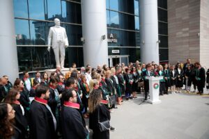 - Alışveriş merkezi otoparkında yaşanan olayda yaralanan diğer kişinin, şüpheliye