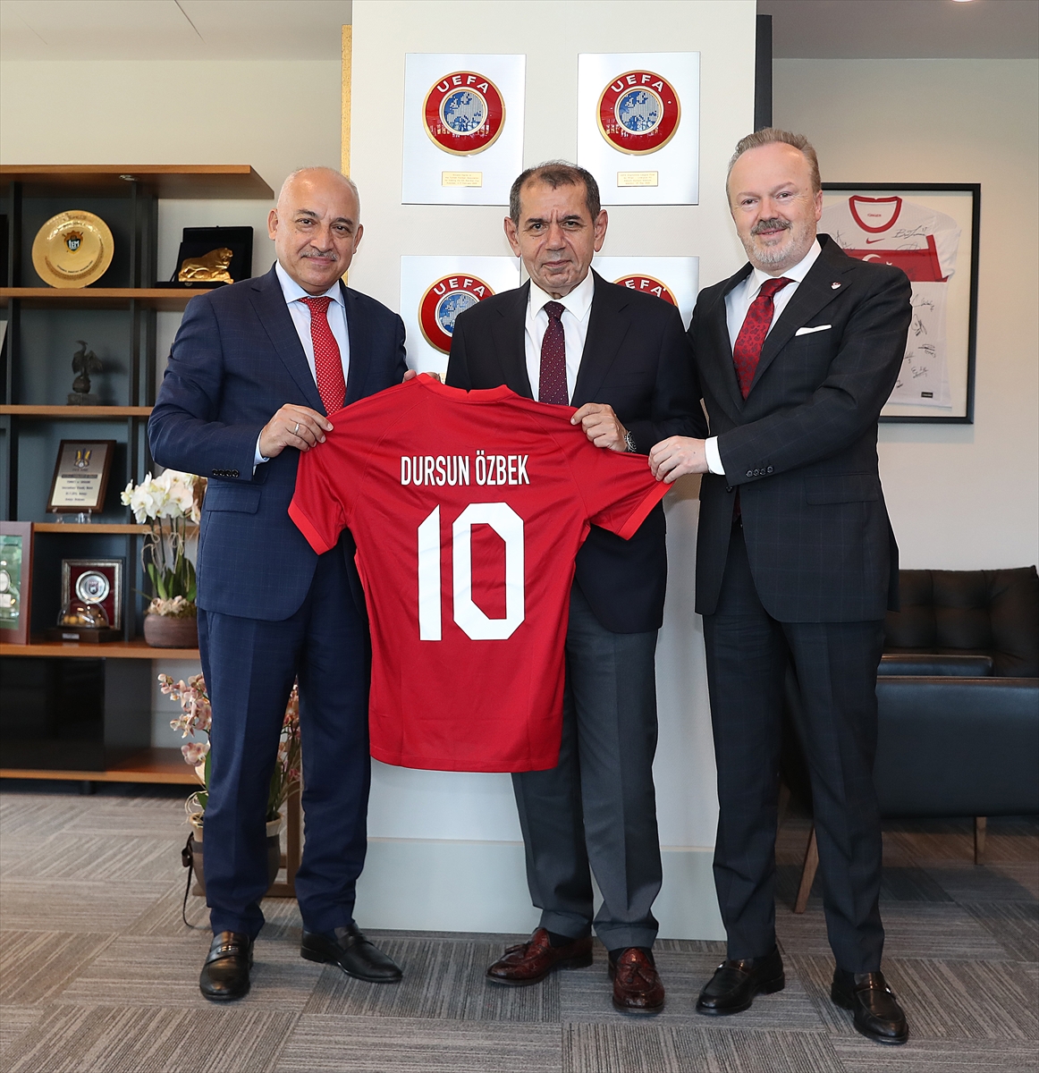Galatasaray Başkanı Özbek'ten TFF Başkanı Büyükekşi'ye ziyaret