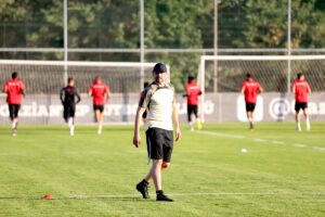 GAZİANTEP (AA) – Gaziantep FK Teknik Direktörü Erol Bulut, sol