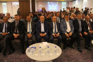 - "Hükümetimizden talebimiz, asgari ücreti artıralım, artırdığımız oranda da bütün