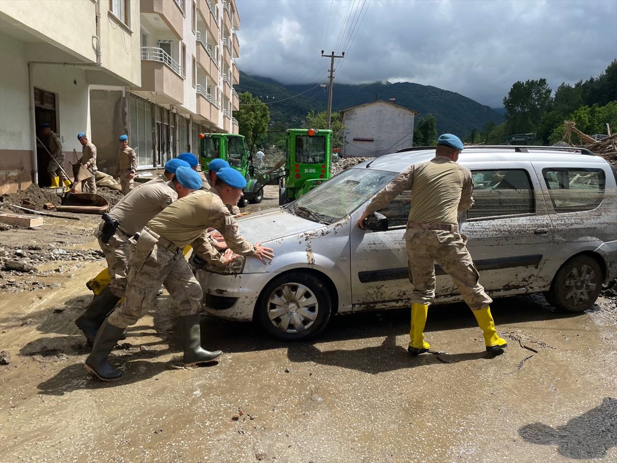 İki selde de hasar gören aracını kullanmayı sürdürecek