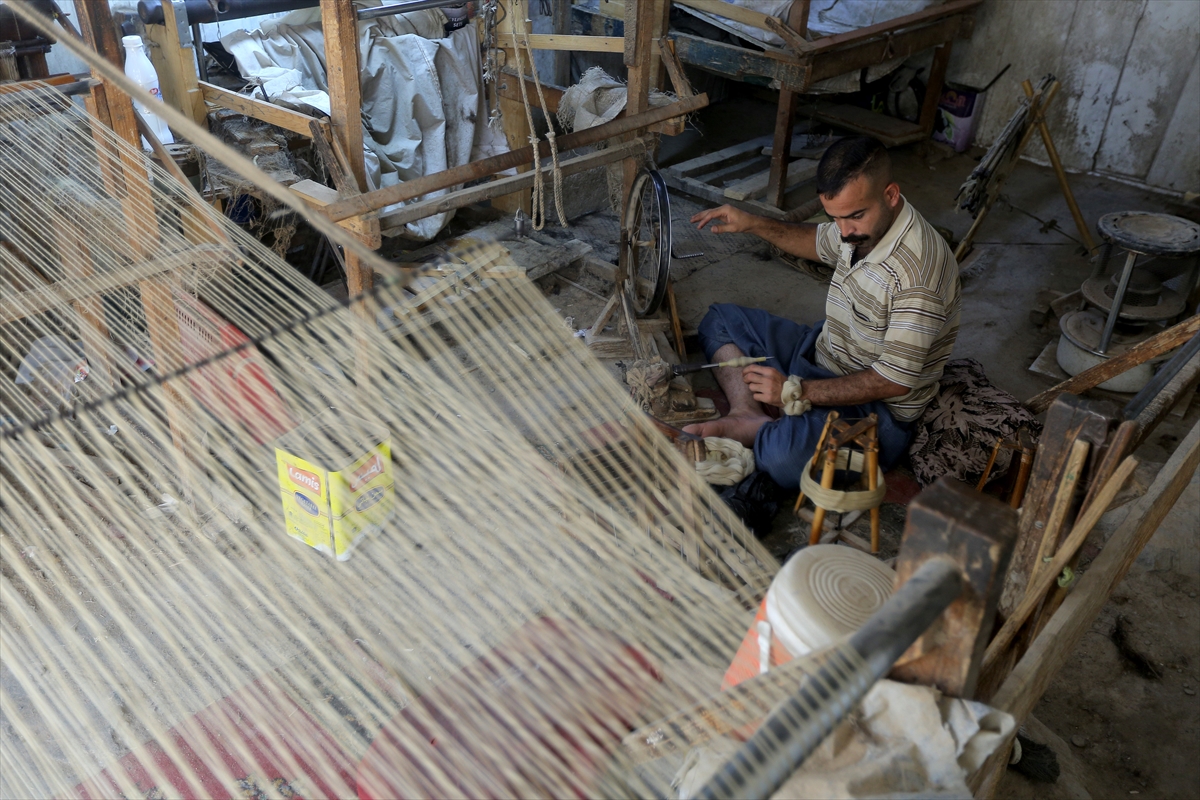 Irak'ın geleneksel “Necef abası” 200 yıldır el işçiliğiyle üretiliyor