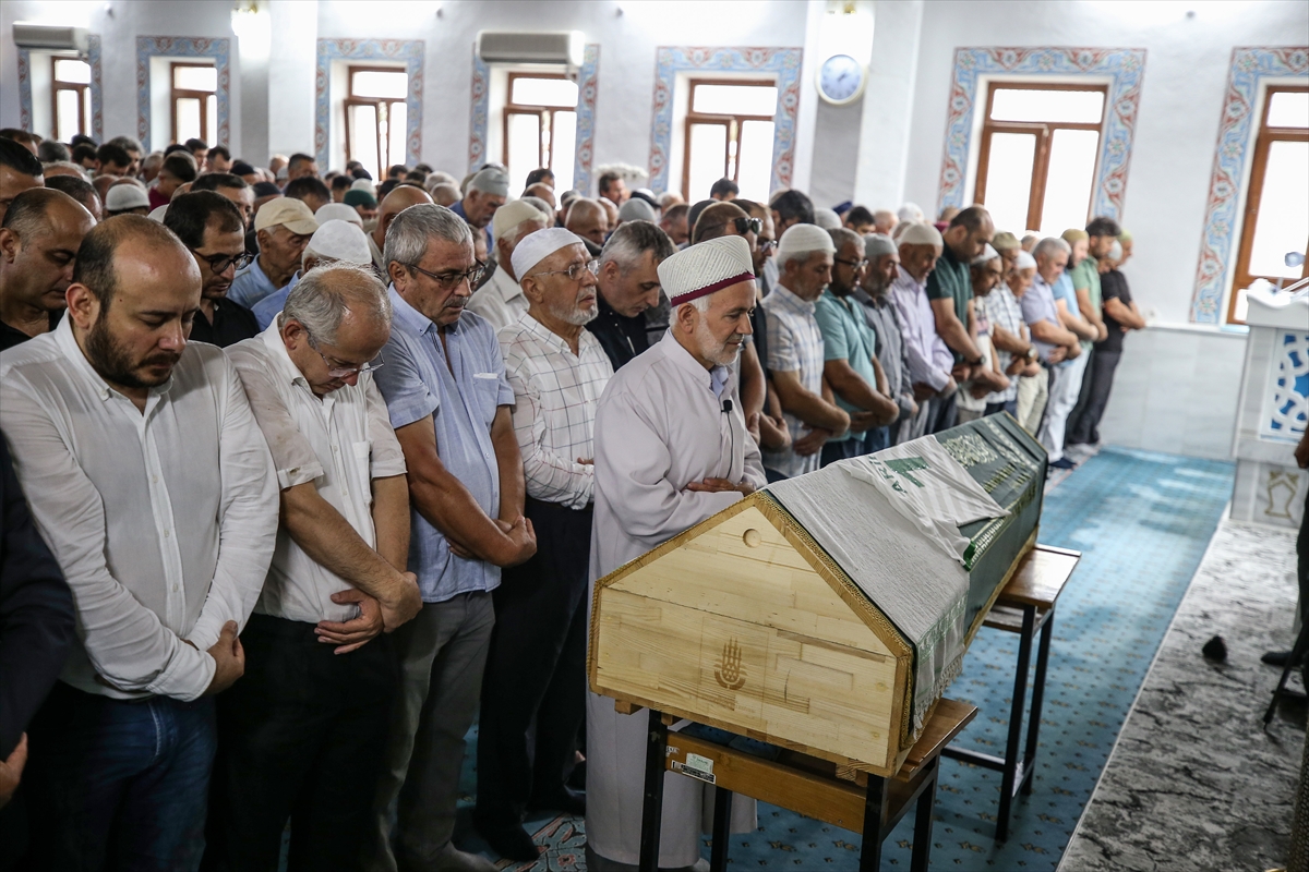 İtalya'daki helikopter kazasında yaşamını yitiren Arif Cez'in cenazesi Bursa'da defnedildi