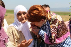 - "Uzun zamandır seçmen bu ülkede velinimet olmaktan çıktı. Sizinle