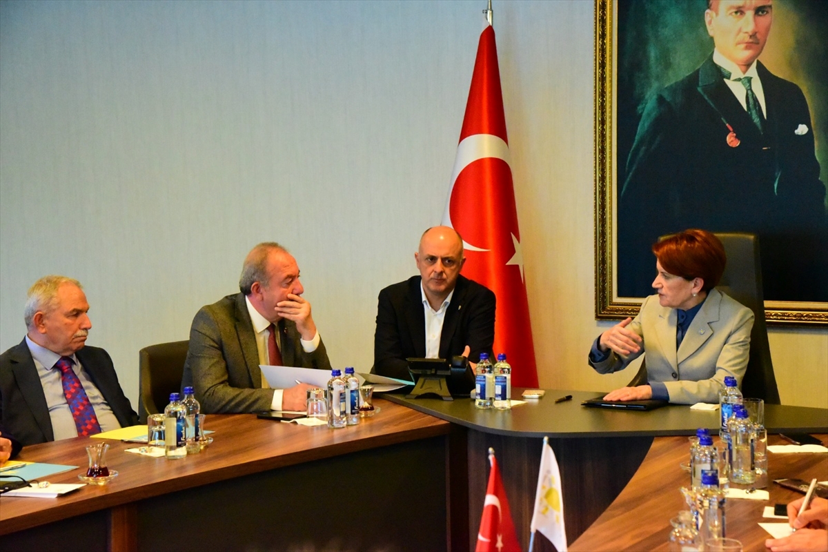 İYİ Parti Genel Başkanı Akşener, partisinin belediye başkanlarıyla buluştu