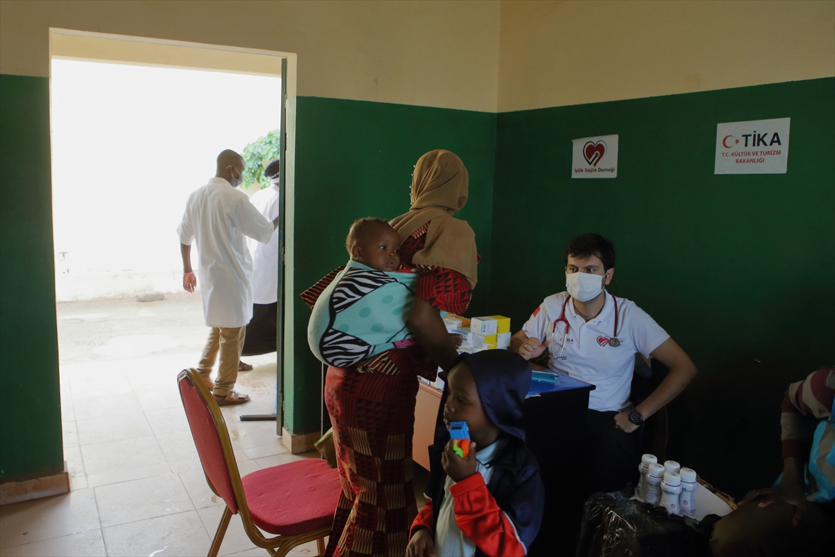 İyilik Sağlık Derneği hekimleri Mali'ye sağlık hizmeti götürdü