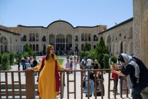 - Eski İran mimarisinin temel özelliklerini bünyesinde barındıran tarihi Tabatabai