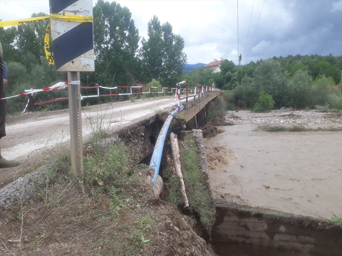 Kastamonu Araç'ta sağanak sonucu 4 köprüde hasar oluştu