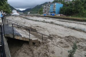 KASTAMONU (AA) – Kastamonu'nun İnebolu ve Bozkurt ilçelerinde sağanağın ardından