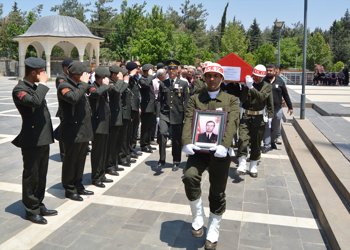 Kıbrıs gazisi emekli Yarbay Gaziantep'te son yolculuğuna uğurlandı