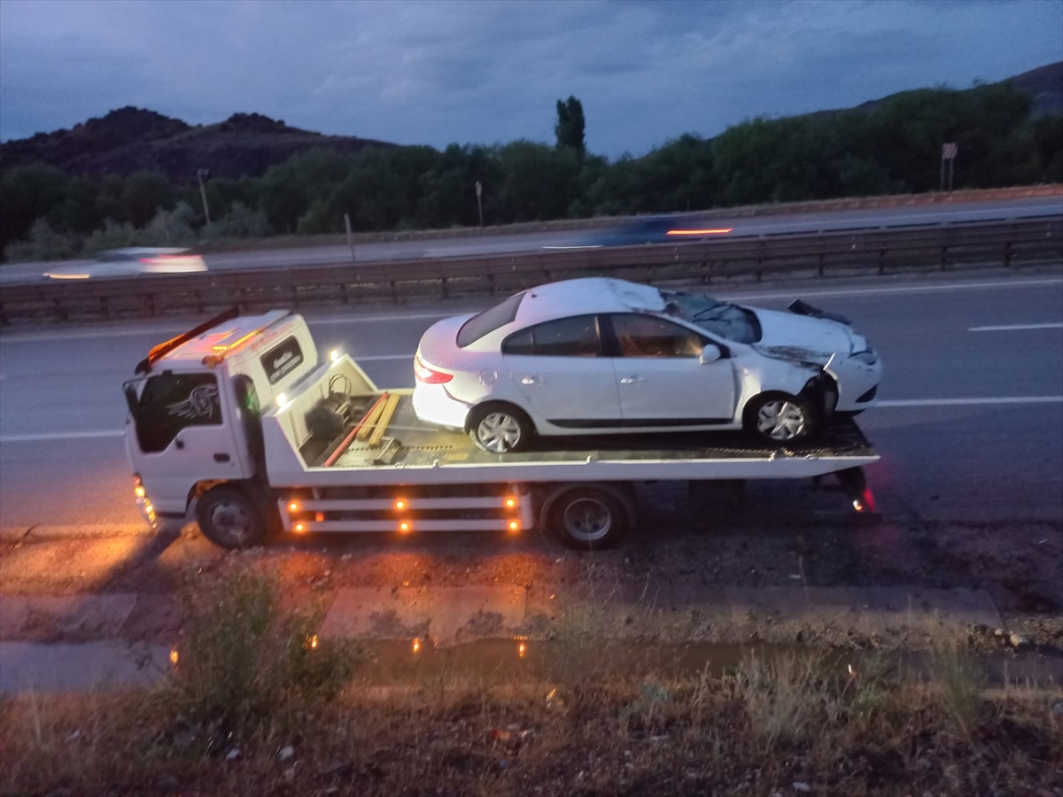 Kırıkkale'de su kanalına devrilen otomobildeki 6 kişi yaralandı