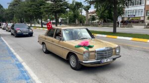 ISPARTA (AA) – Türkiye Klasik Mercedes Sevenler Kulübü üyeleri, Isparta'daki