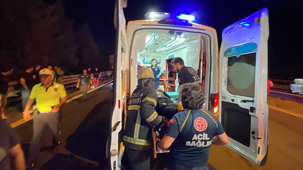 Kocaeli'de 3 çekicinin karıştığı zincirleme kazada 1 kişi öldü, 2 kişi yaralandı
