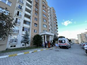 KOCAELİ (AA) – Kocaeli'nin İzmit ilçesinde su getirdiği apartmanda asansör