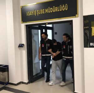 KOCAELİ (AA) – Kocaeli'nin İzmit ilçesinde bir gencin tabancayla vurularak