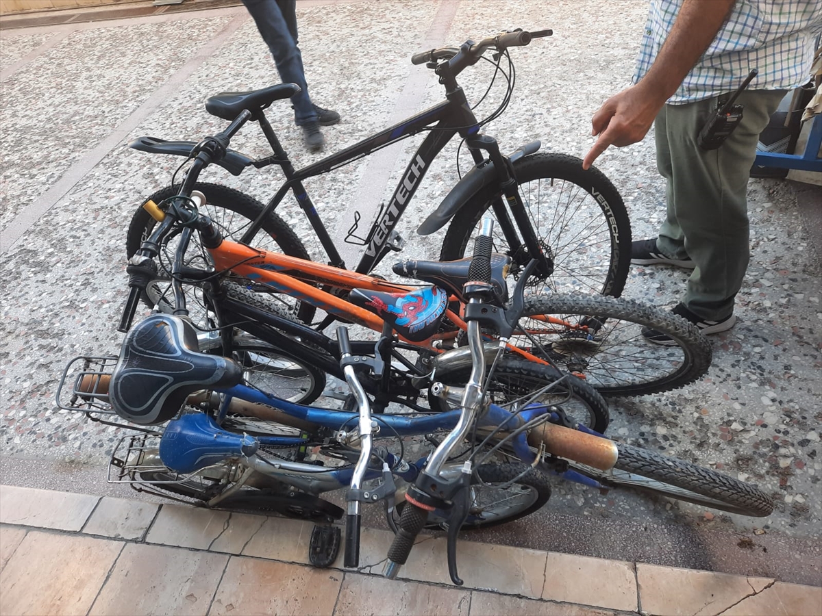Konya'da evinde çalıntı bisikletler bulunan zanlı tutuklandı