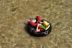 PRİZREN (AA) – Kosova’nın güneyindeki Prizren şehrinde sporcular, şambrel ile