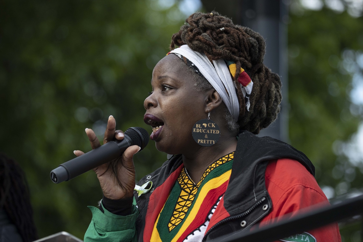 Londra Polis Teşkilatındaki “ırkçılık ve kadın düşmanlığı”na karşı gösteri düzenlendi