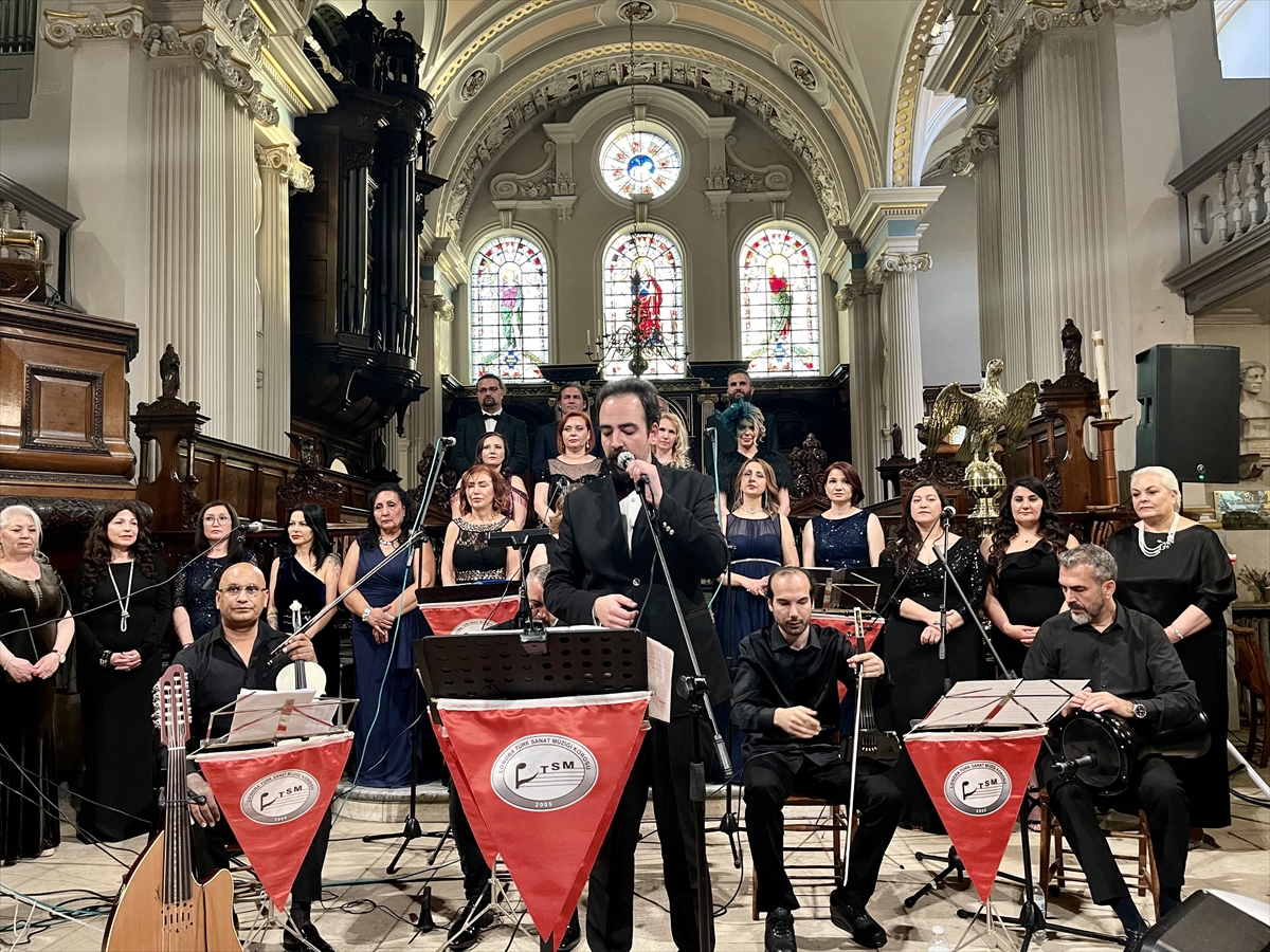 Londra Türk Sanat Müziği Korosu yaz konseri düzenledi