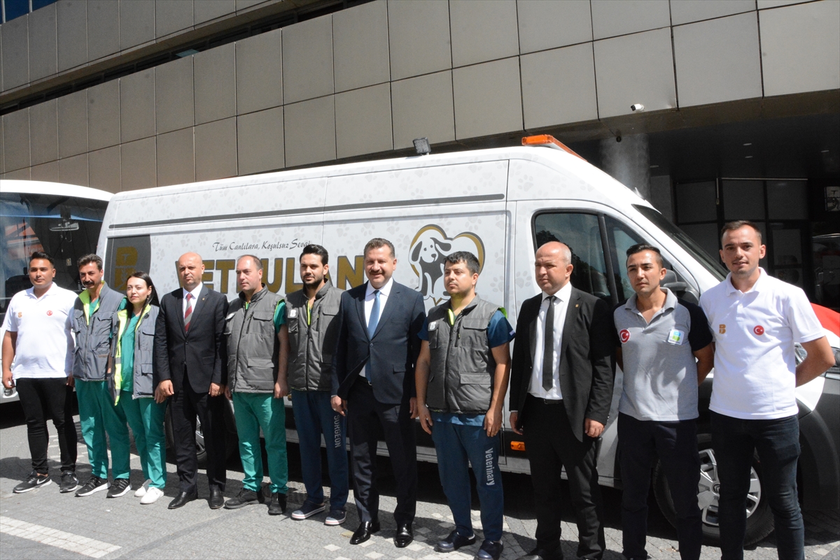Marmaris'teki orman yangınından etkilenen hayvanlar için Balıkesir'den 3 araç gönderildi