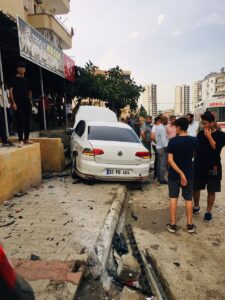 MERSİN (AA) – Mersin'in Tarsus ilçesinde, iki otomobilin çarpışması sonucu