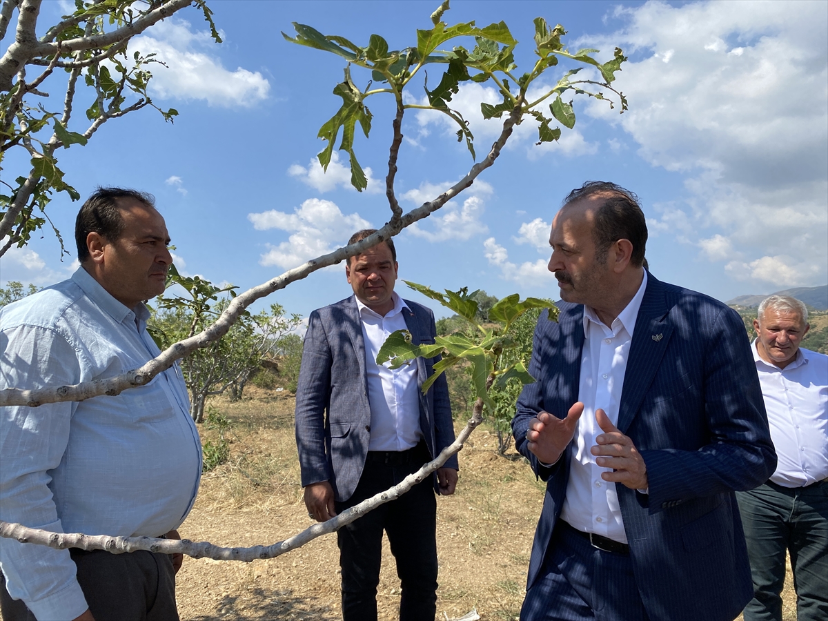 MHP'li Osmanağaoğlu, İzmir'de doludan zarar gören mahalleyi ziyaret etti