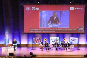 PARİS (AA) – Milli Eğitim Bakanı Mahmut Özer, Paris'te Birleşmiş