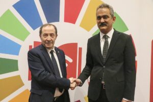 PARİS (AA) – Milli Eğitim Bakanı Mahmut Özer, Cezayir Milli