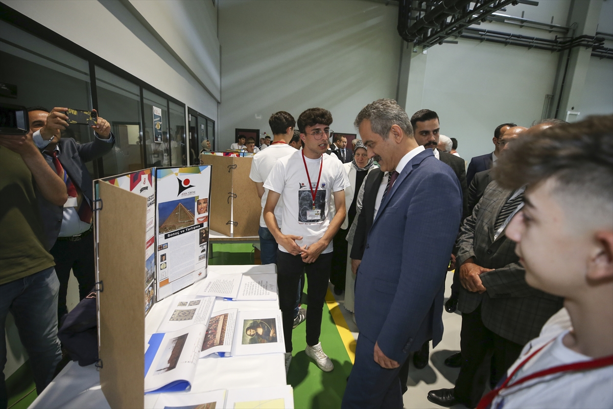 Milli Eğitim Bakanı Özer, plastik teknolojisi alanındaki ilk mükemmeliyet merkezinin açılışında konuştu: