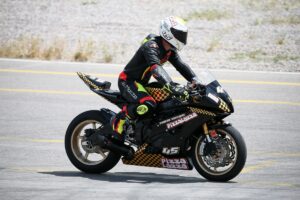 İZMİR (AA) – MUSTAFA GÜNGÖR – Babasının tamirhanesinde motosiklet tutkusuyla