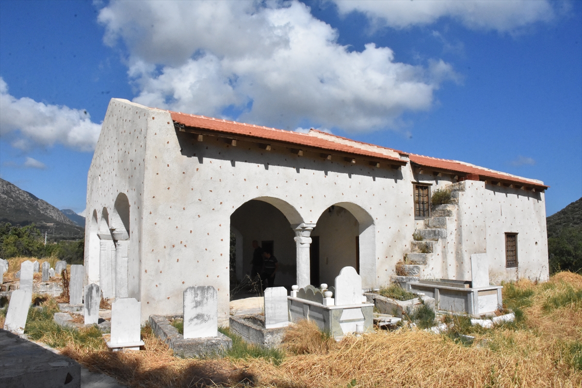 Muğla Büyükşehir Belediyesince restore edilen tarihi caminin görselleri tepki topladı