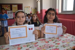 VAN (AA) – Van, Bitlis, Muş ve Hakkari'de öğrenciler karne