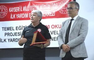 KAYSERİ (AA) – Kayseri'de nefes borusuna su kaçan öğretmeni okula