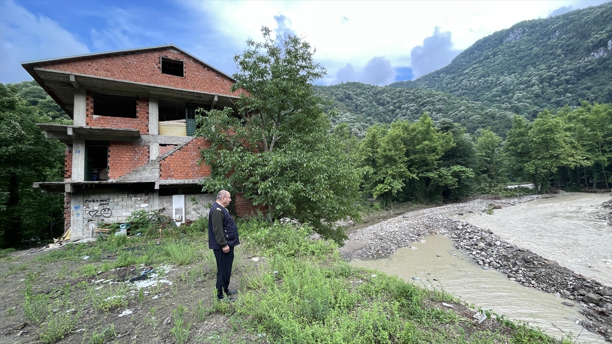 Oğlunu kaybettiği ırmakta şimdi sel nedeniyle evini yitirme endişesi taşıyor