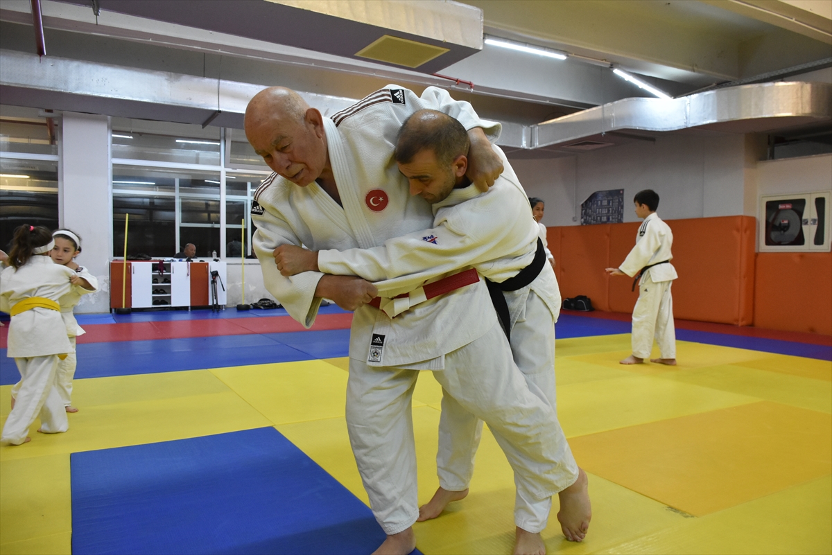 Oğulları ve torunlarına örnek olan 70 yaşındaki judocu hayatını spora adadı