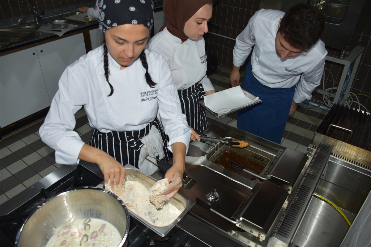 Osmaneli'nin asırlık konaklarında geleceğin aşçılarına uygulamalı eğitim veriliyor